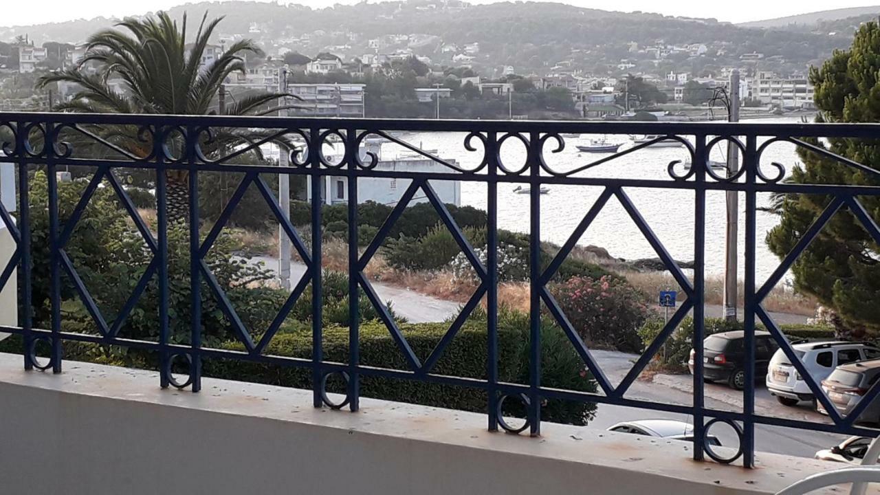 The Swan And The Gull, Porto Rafti Yacht Harbor Apartment Exterior photo