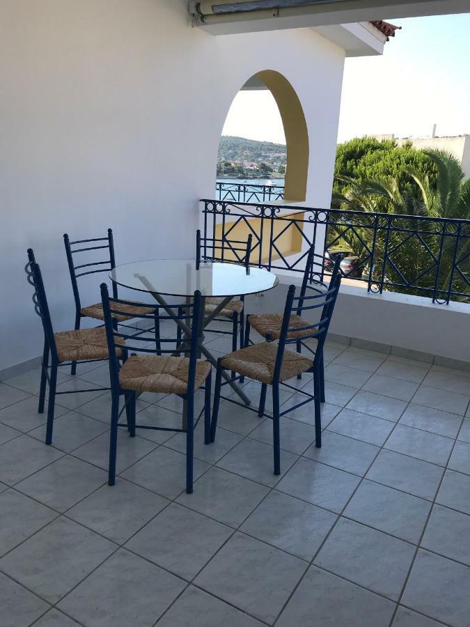 The Swan And The Gull, Porto Rafti Yacht Harbor Apartment Exterior photo